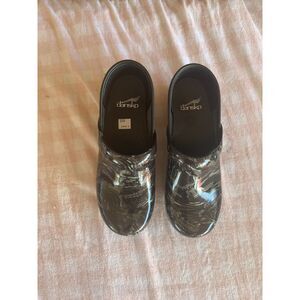 women's Dansko nursing clogs